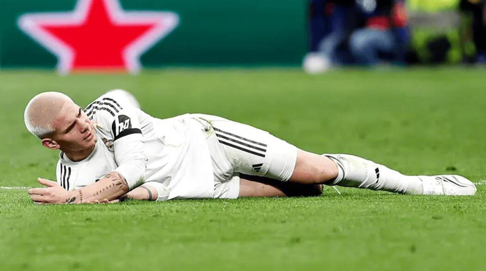 开云体育-马斯坦托诺两月仅出场60分钟，皇马生涯陷低谷|皇家马德里|阿韦洛亚|比赛|球队|执教_新浪体育_新浪新闻